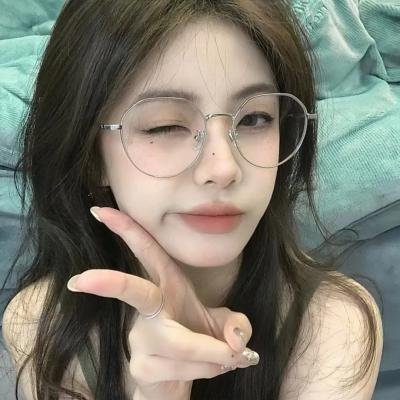 黑夜中的玻璃人偶